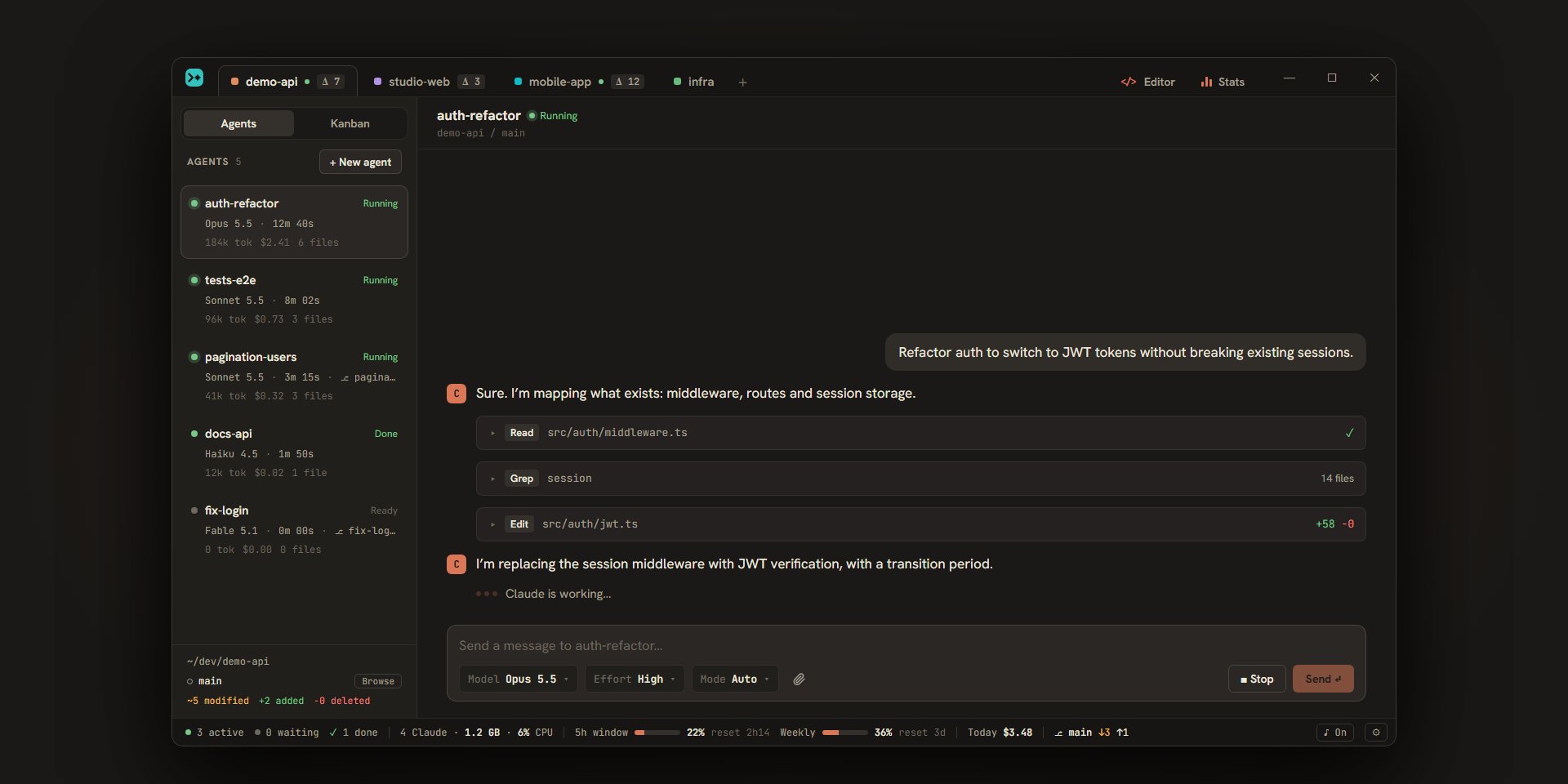 Escouade’s window: the projects in tabs, the list of agents and the conversation of one of them